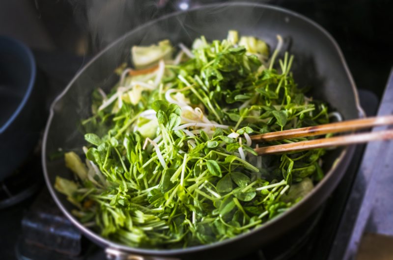 【きょうの料理】鶏皮の豆苗炒めのレシピ｜牛尾理恵【3月3日】